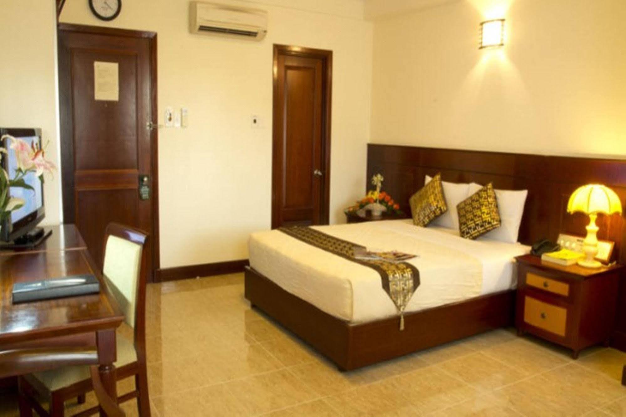 Anthai Saigon Hotel Хошимин Екстериор снимка