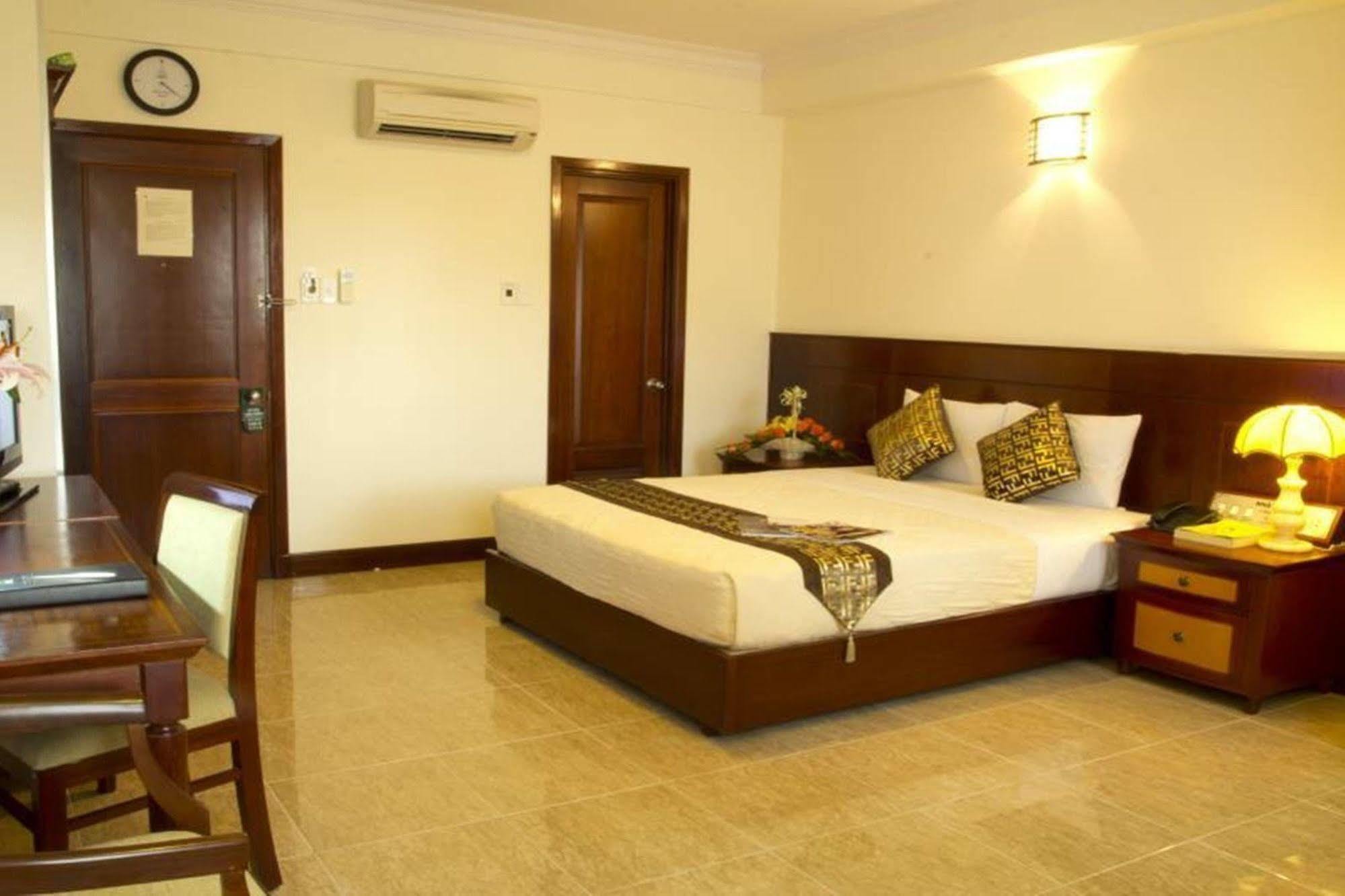 Anthai Saigon Hotel Хошимин Екстериор снимка